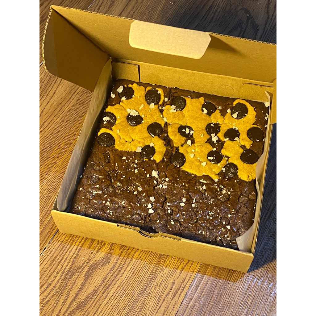 

Fudgy Brownies Half Brookie 20x20