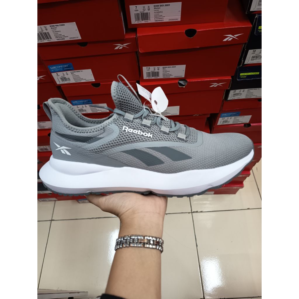 Sepatu pria/ Reebok