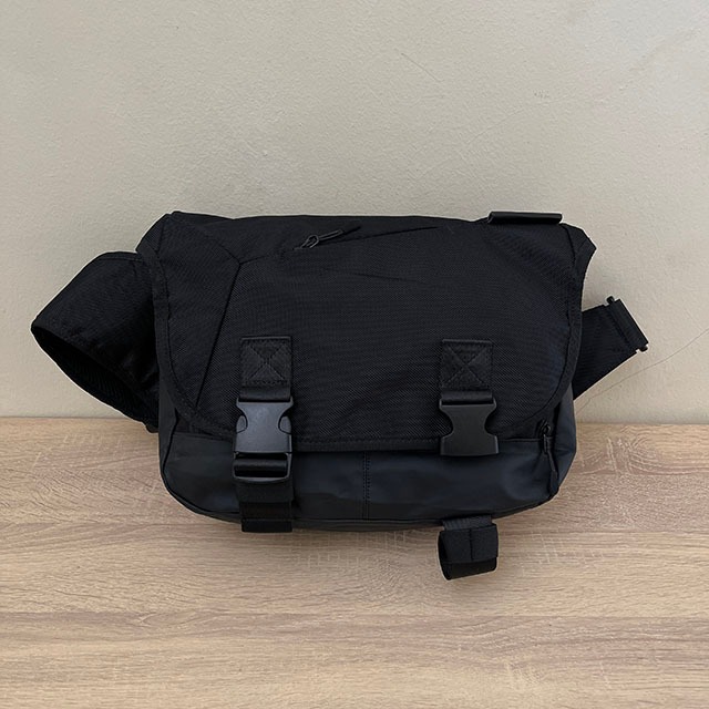 MONSTER REPUBLIC Messengger Bag Black / Tas Sling Hitam Casual