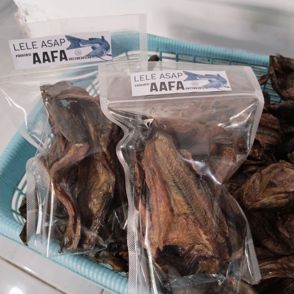 

Lele asap atau limbek salai belah tiga, kuliner khas Kabupaten Agam dengan cita rasa yang gurih dan enak. Cocok digoreng, digulai, atau dimasak dengan tempoyak. Lele asap diproduksi secara higienis menggunakan oven pengasapan terbaik, tanpa bahan pengawet