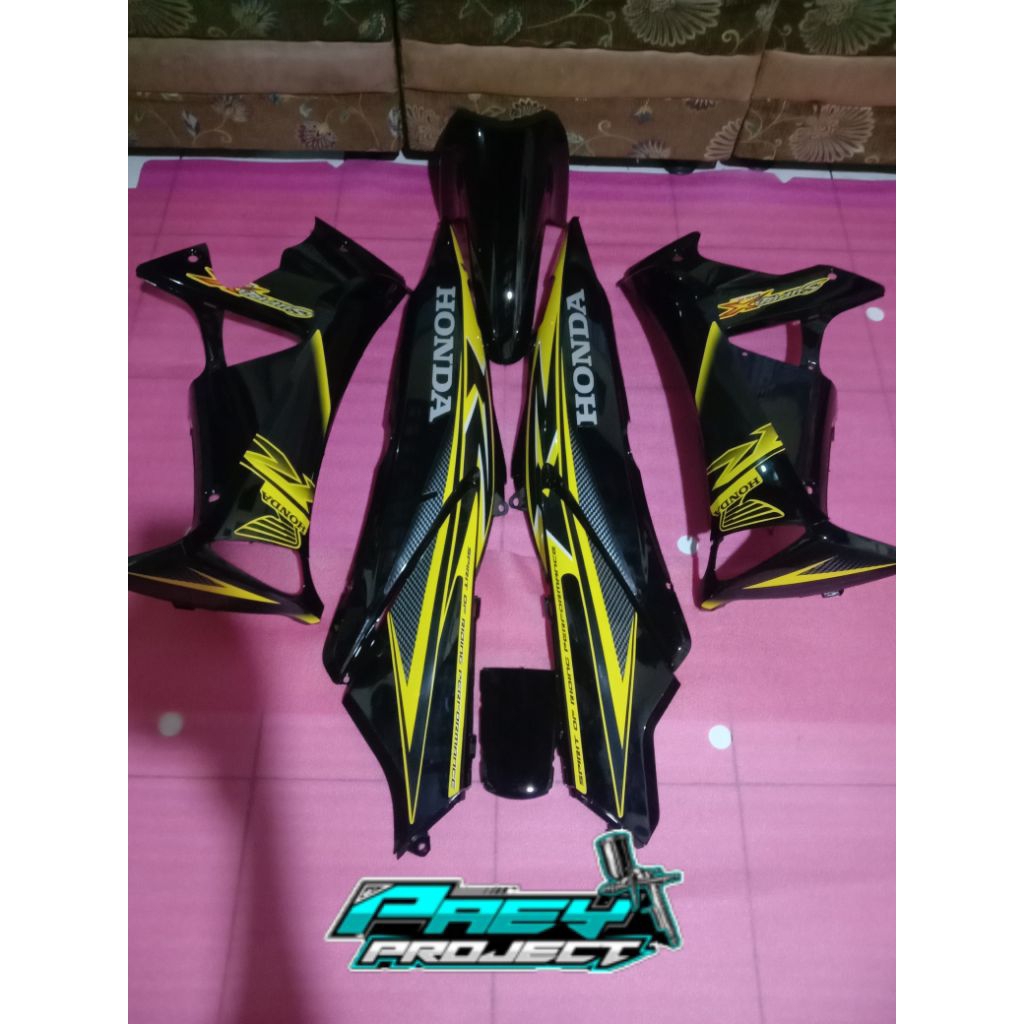 body halus Supra x 125 lama. cover body halus Supra x 125
