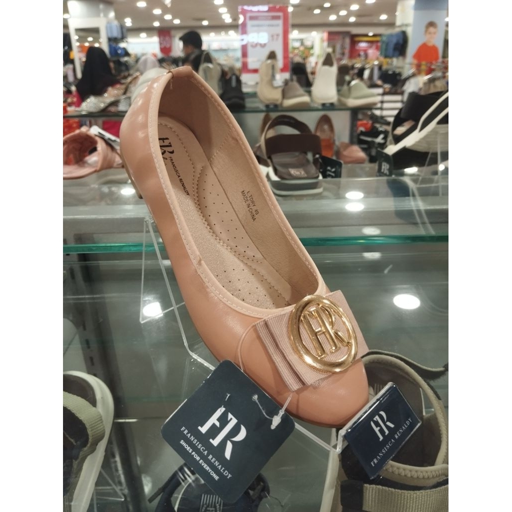 Sepatu perempuan FRANSISCA RENALDY Ltory