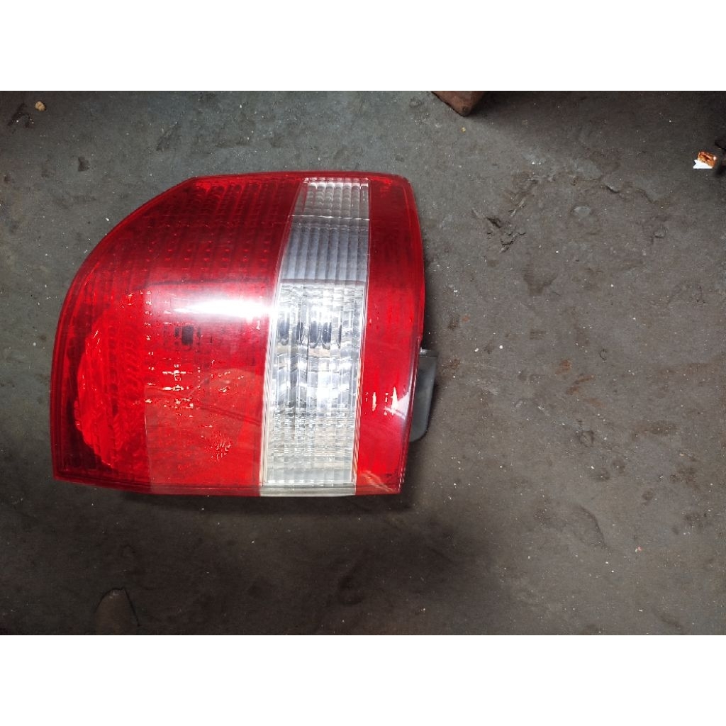 LAMPU BELAKANG TOYOTA ALPHARD GEN 1 THN 2000-2005 ORIGINAL,LAMPU REM ALPHARD TUA ORIGINAL, STOPLAMP 