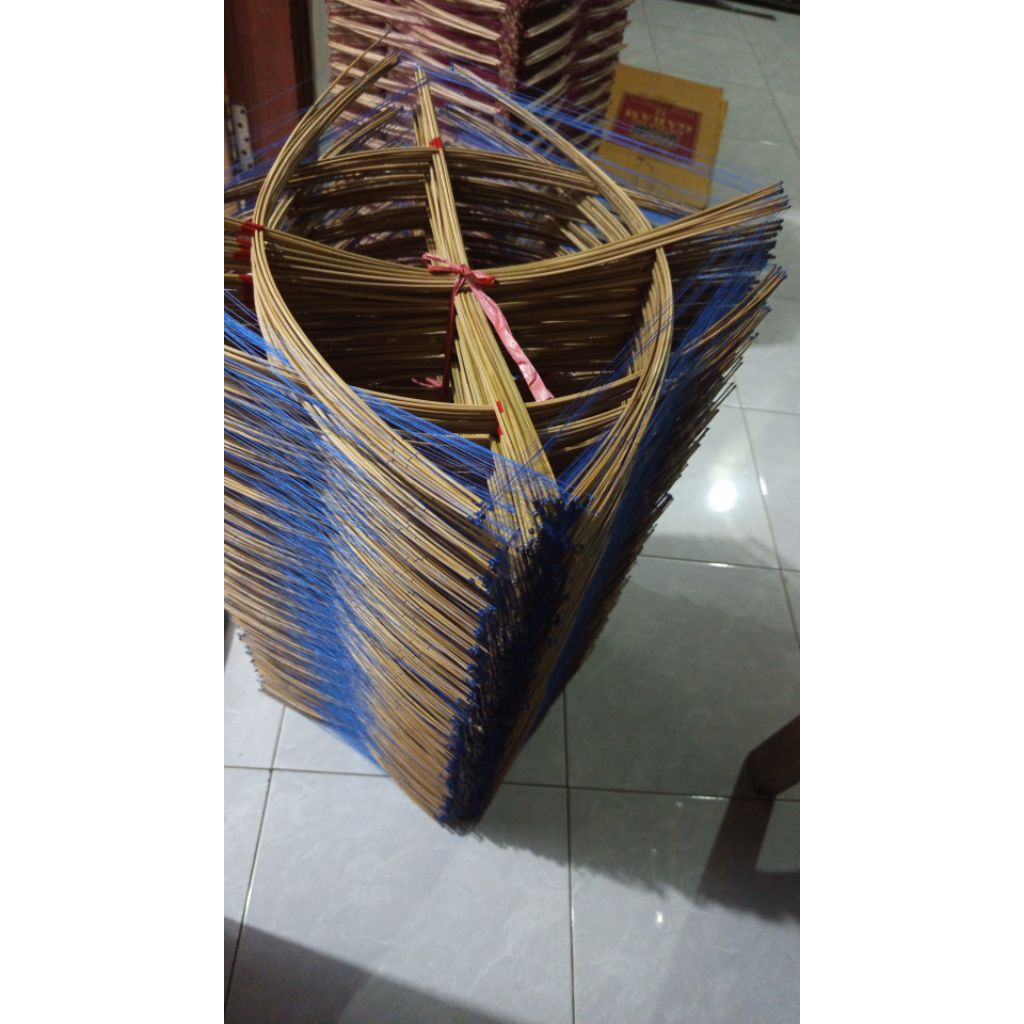 Arku Layangan Sukhoi Lilitan 1 Bambu Petung