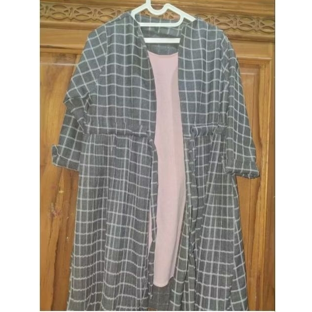 Tunik plisket wanita