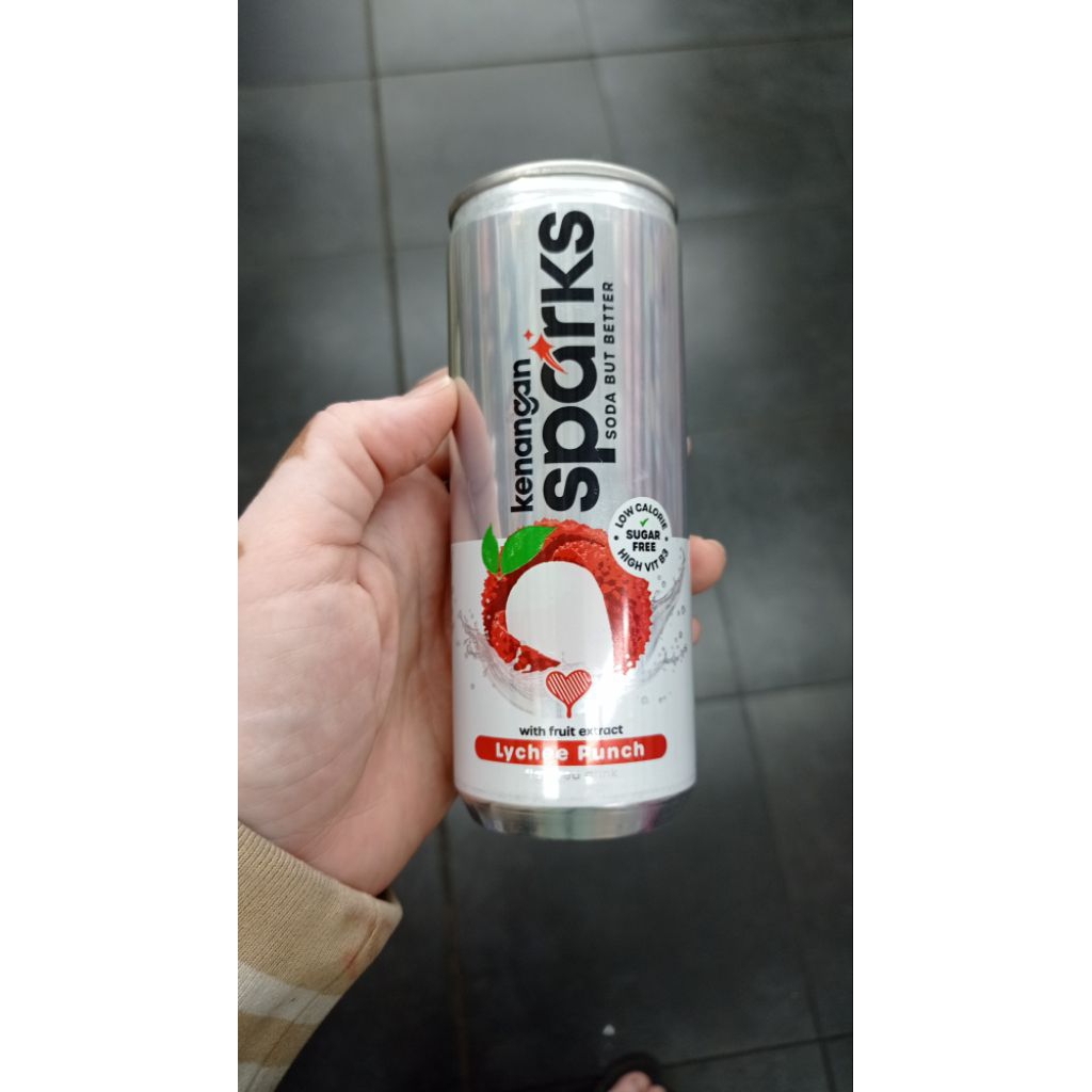 

sparks kenangan minuman karbonasi rasa leci 250ml