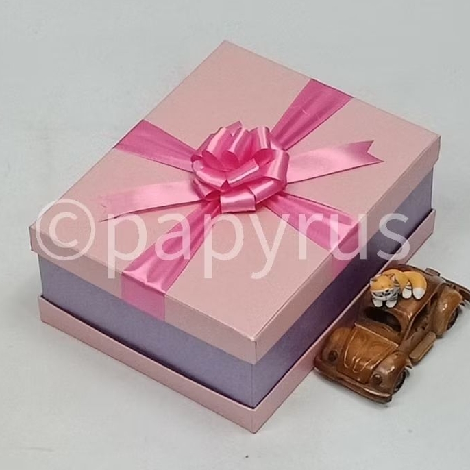 

PAPYRUS Sandwich 20x25 Tinggi 10cm Kotak Kado Gift Box Hardbox Hampers V1