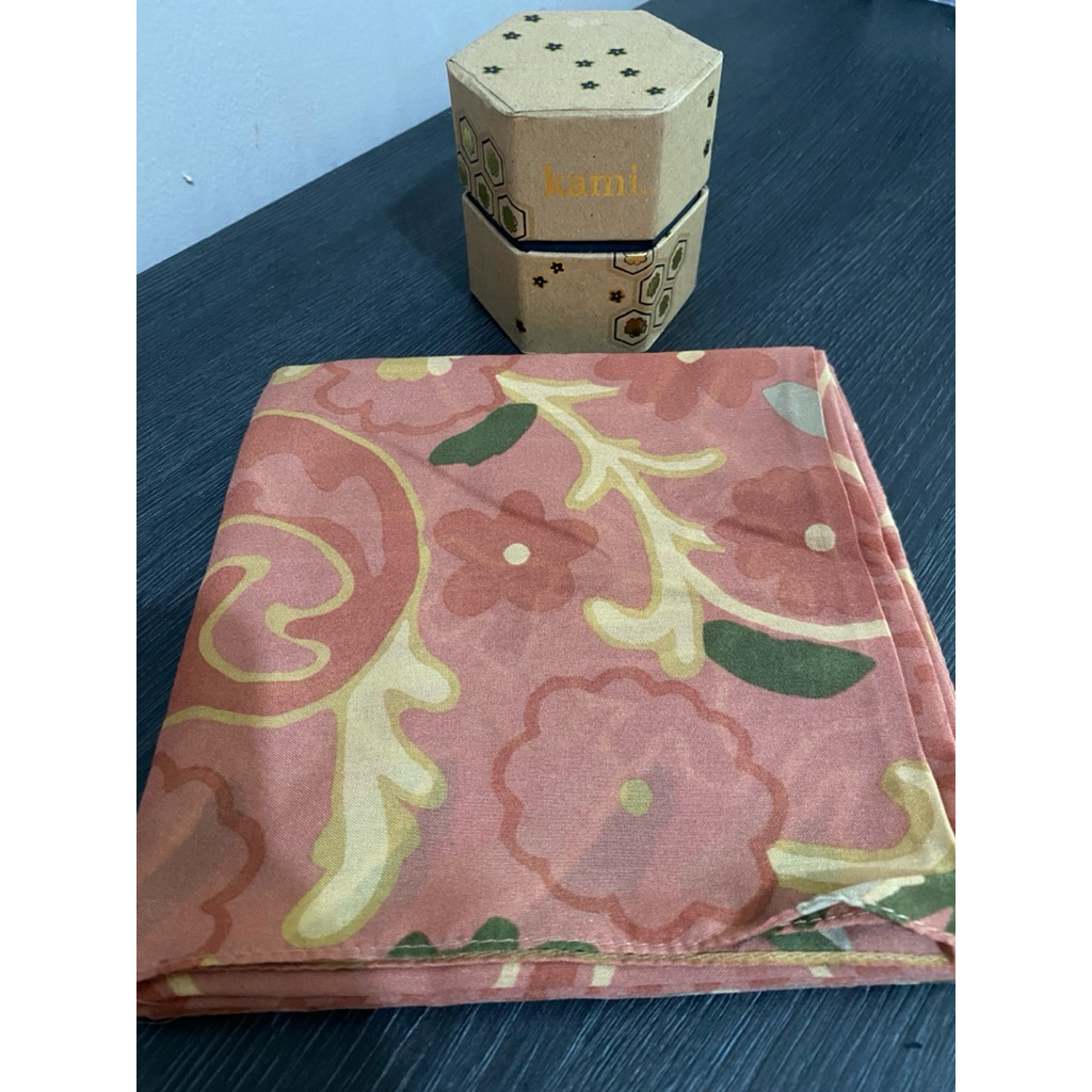 Preloved Kami Biena Anniversary Scarf