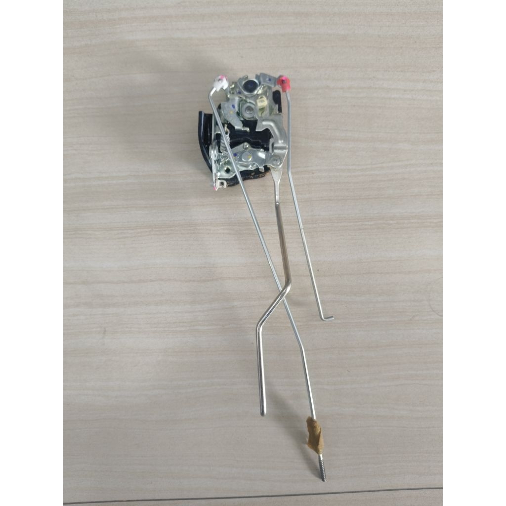 Door lock/Kunci Pintu Mobil Suzuki Escudo