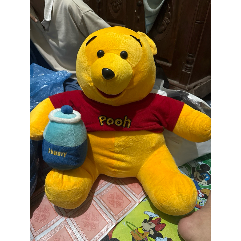 boneka pooh besar