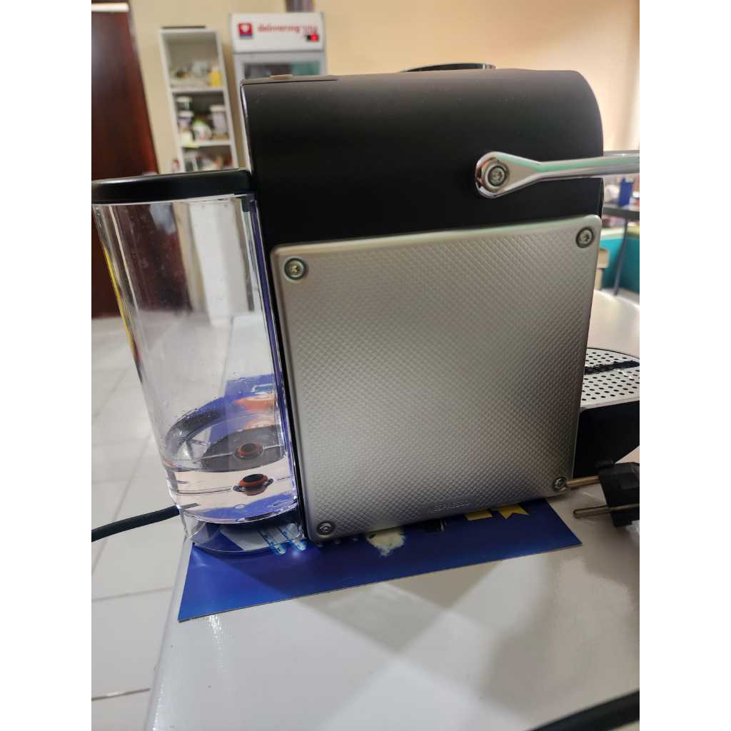 NESPRESSO PIXIE COFFEE MACHINE DELONGHI