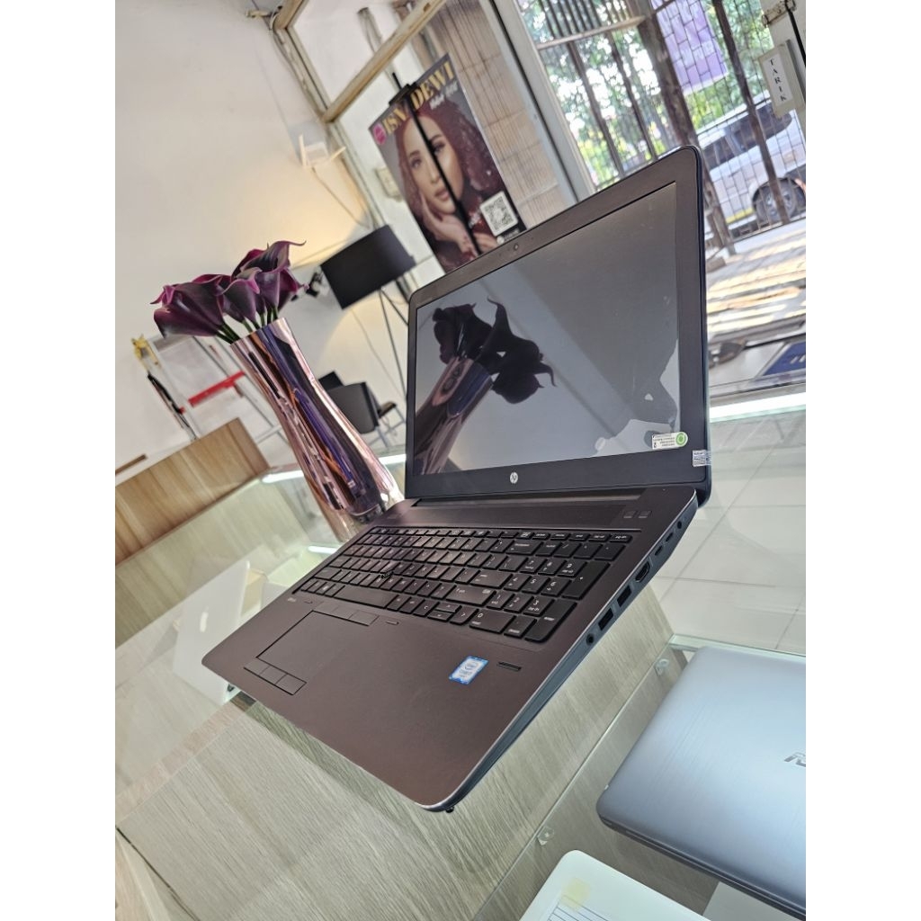 2 laptop hp design dan editing premium ssd 1000 ram 32 gb