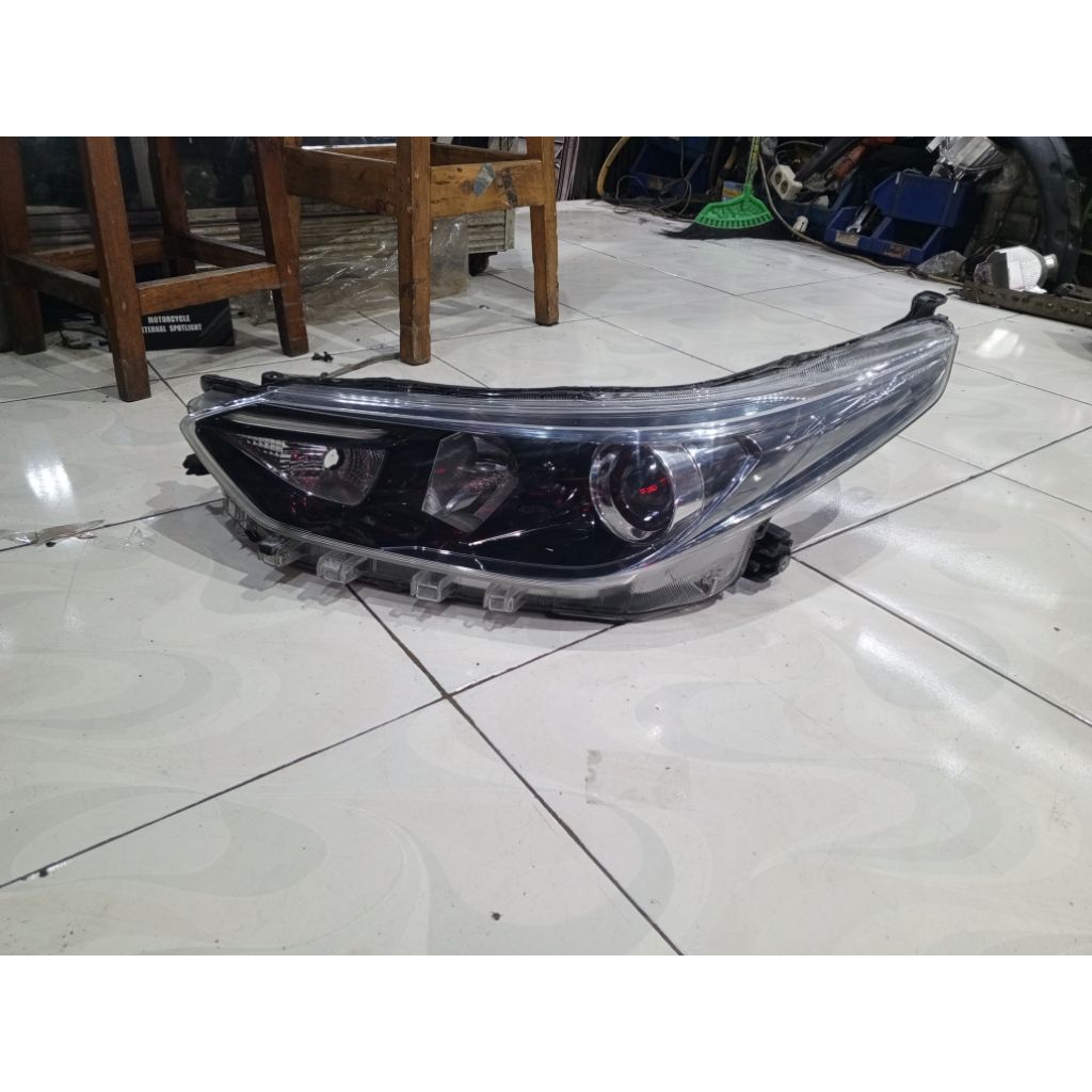 headlamp Yaris TRD 2017-2020 original. lampu depan yaris TRD original