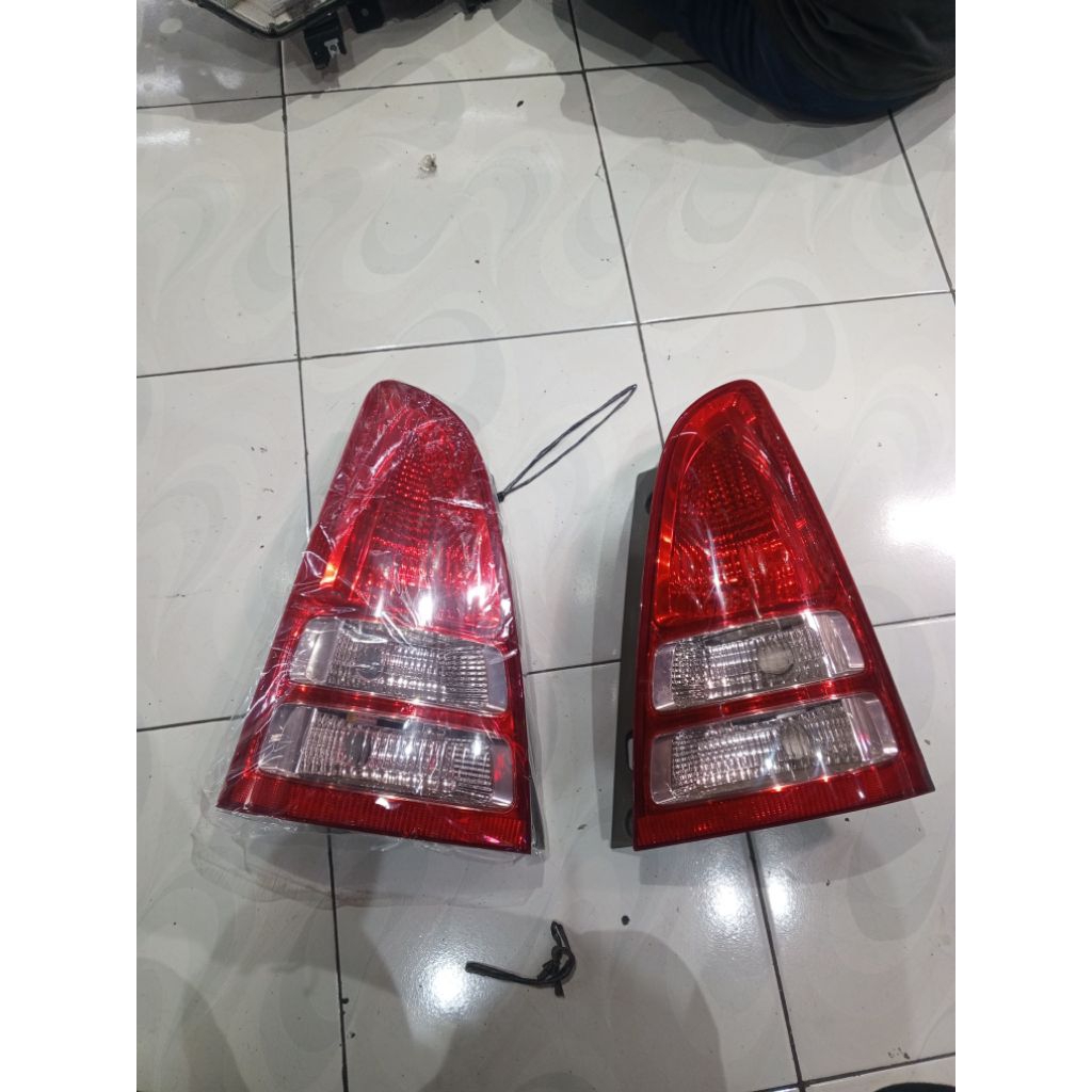 stoplamp Innova 2005-2007 original. lampu belakang Innova 2005-2007 original ex upgrade
