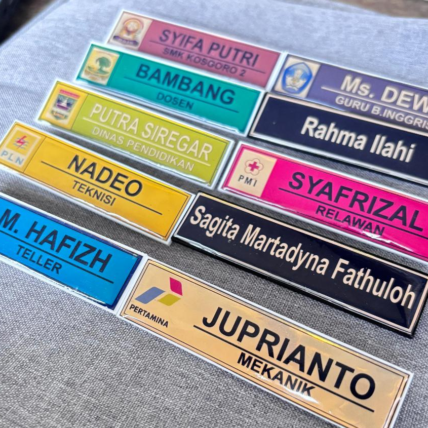 

Nametag akrilik resin mengkilap papan nama dada name tag peniti murah logo dan jabatan semua warna
