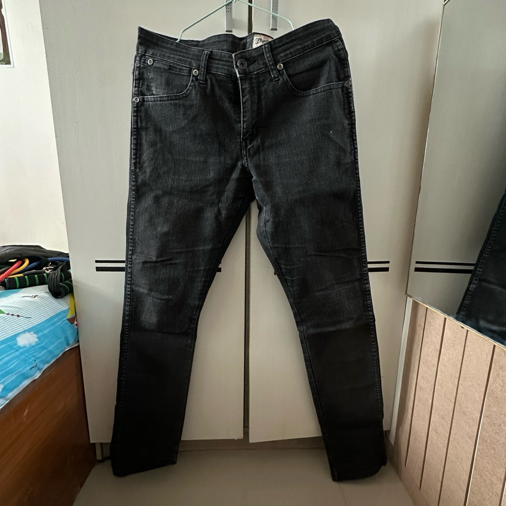 Jeans Wrangler Prilov Bryson Hitam