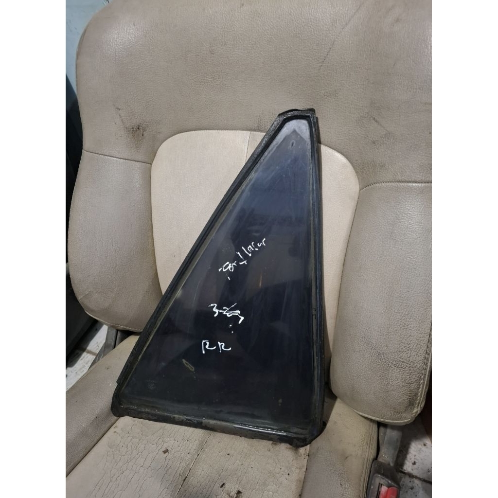 kaca segitiga kaca mati pintu belakang kanan Ford laser 1.3 86-97