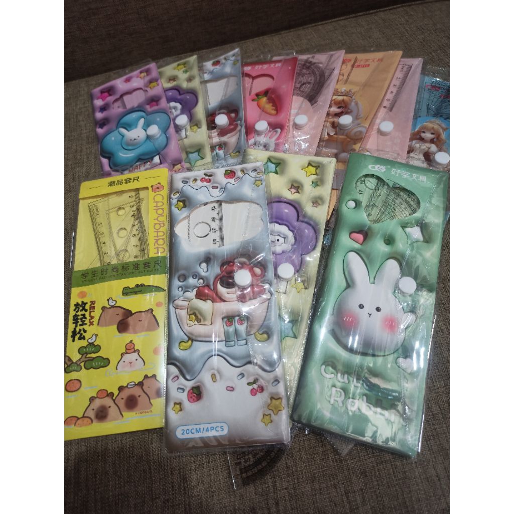 

Penggaris Set Lengkap isi 4. Beli 1 Dapet 4 Penggaris. Penggaris panjang 20cm, Busur. Segitiga. Karakter Cowok. Cewek.Netral