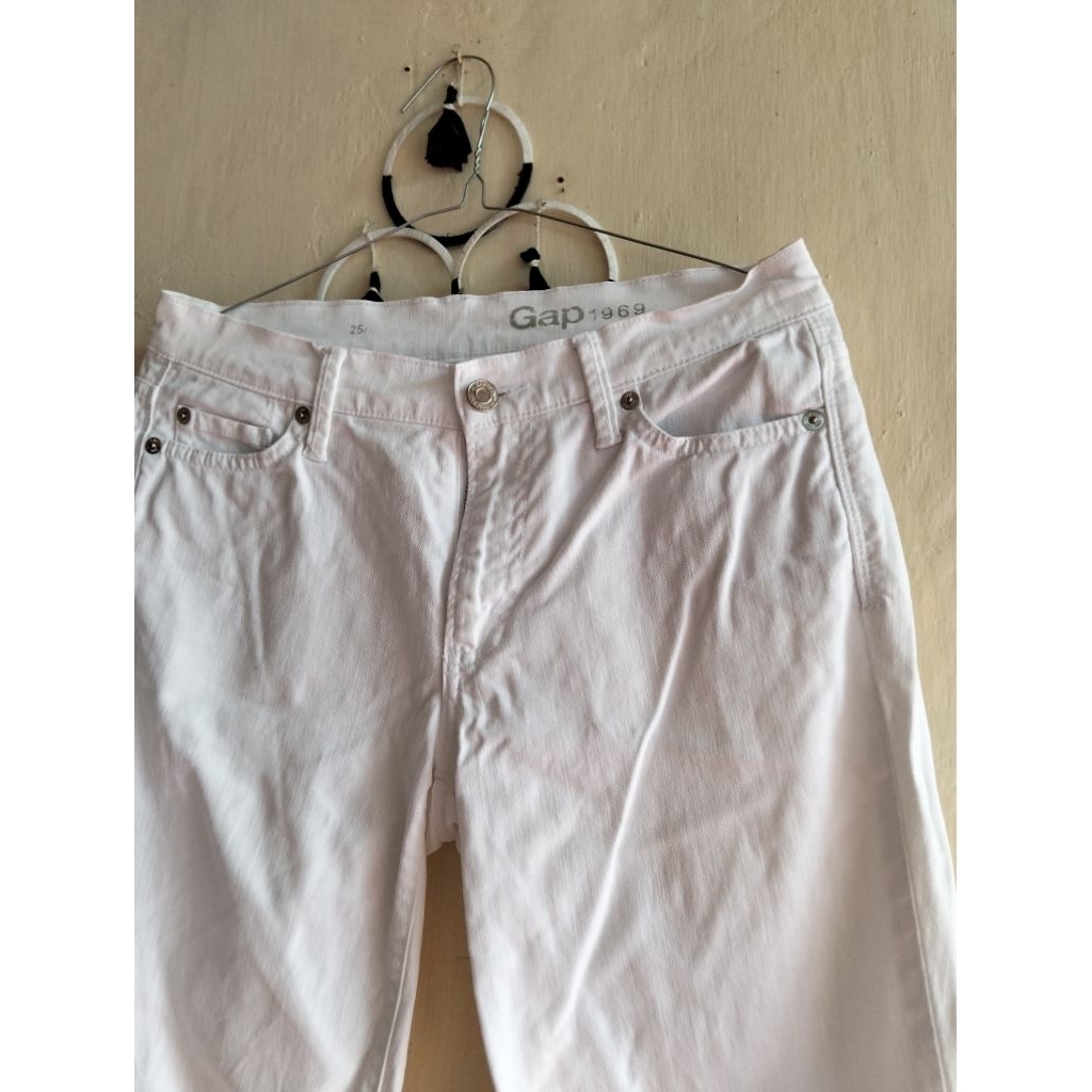 preloved jeans putih brand GAP