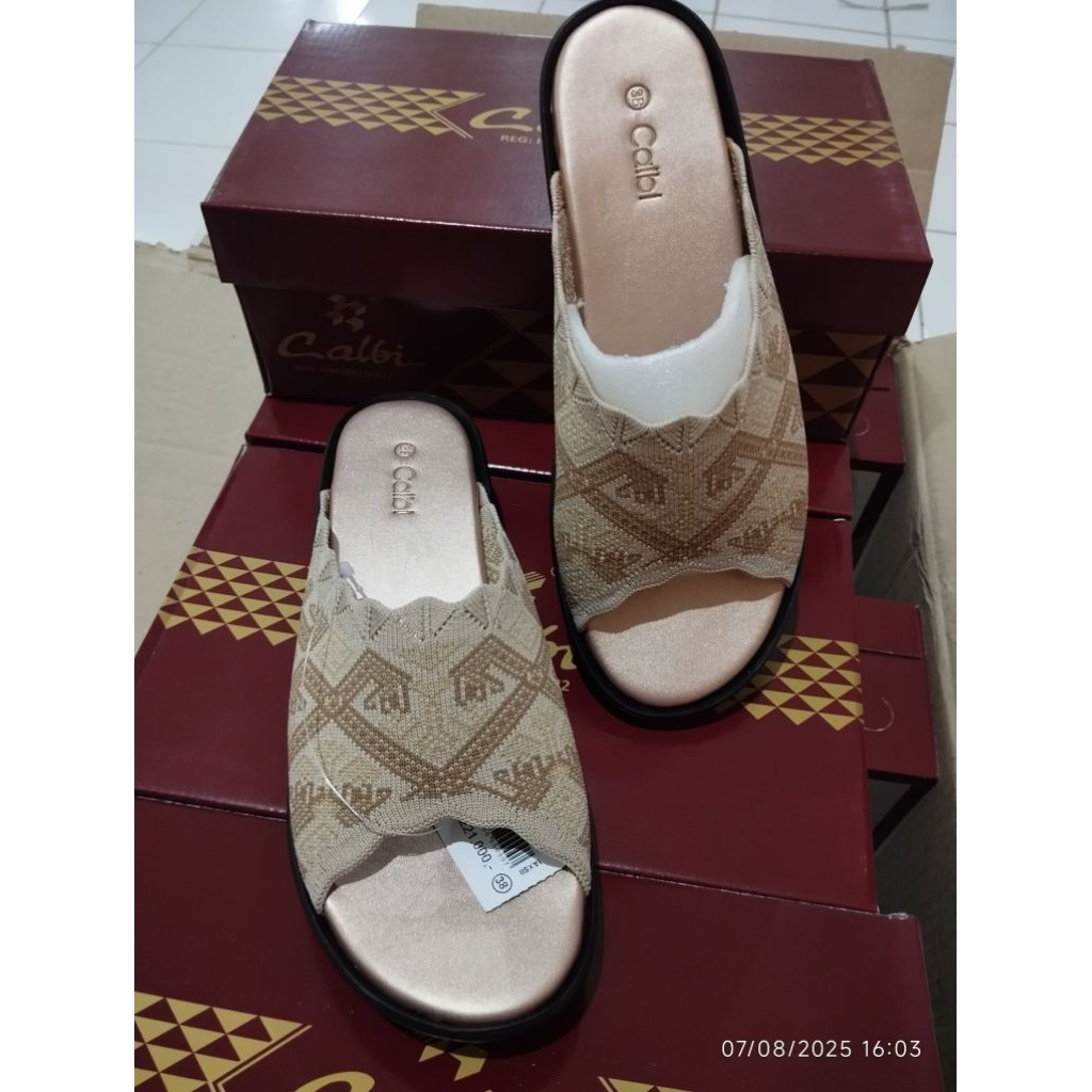 SANDAL CALBI RAJUT WEDGES HAK DATAR