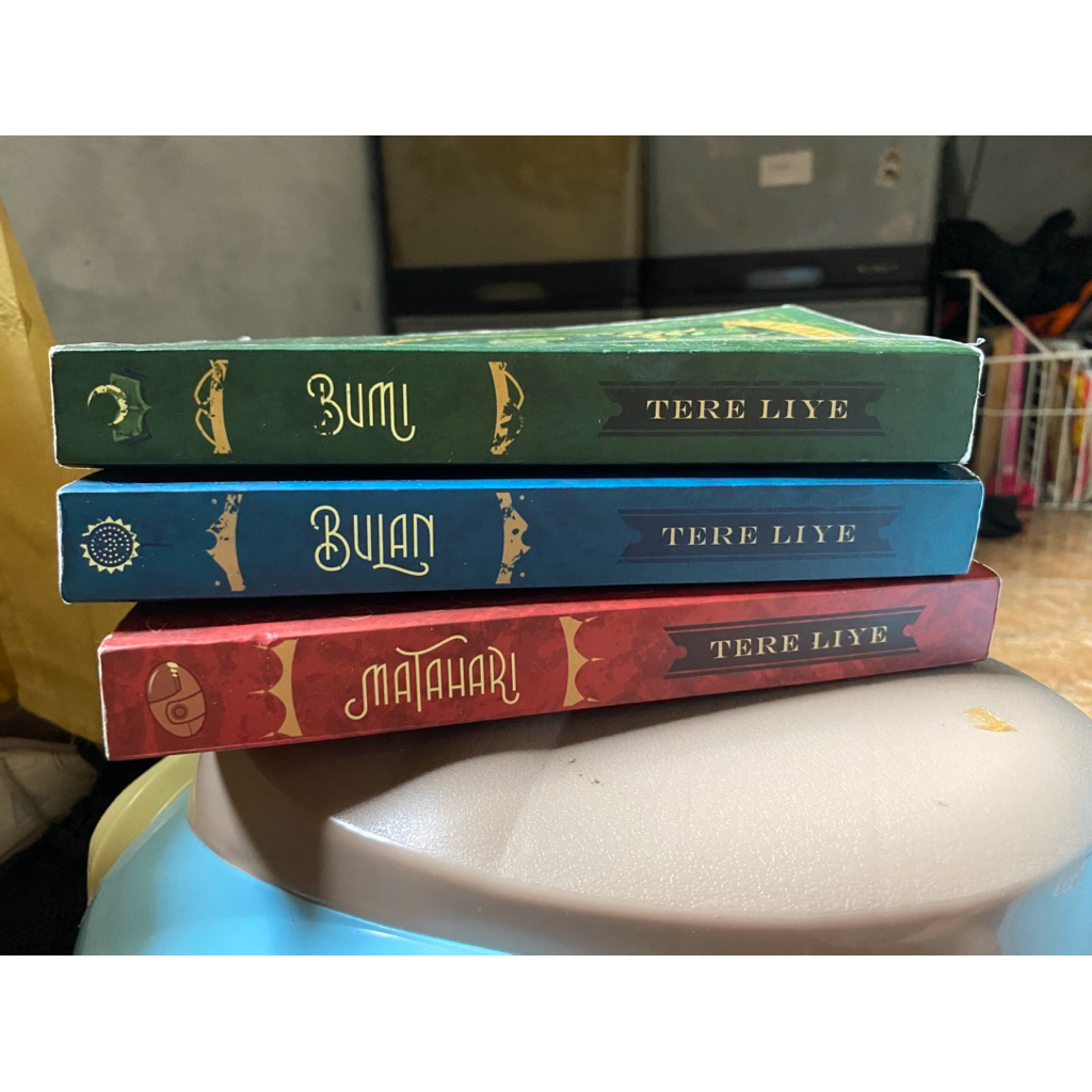 

PRELOVED NOVL BUMI/BULAN/MATAHARI