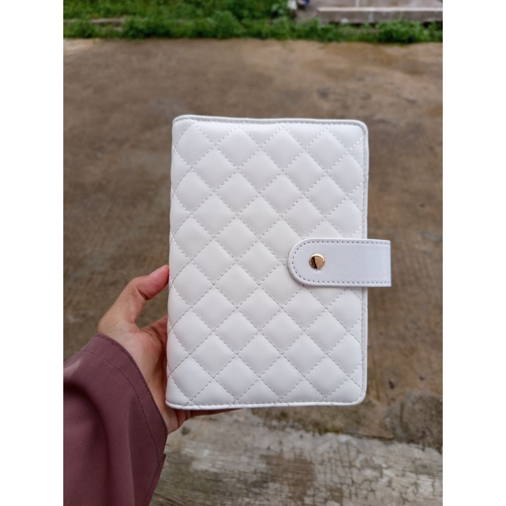 

Binder puff putih