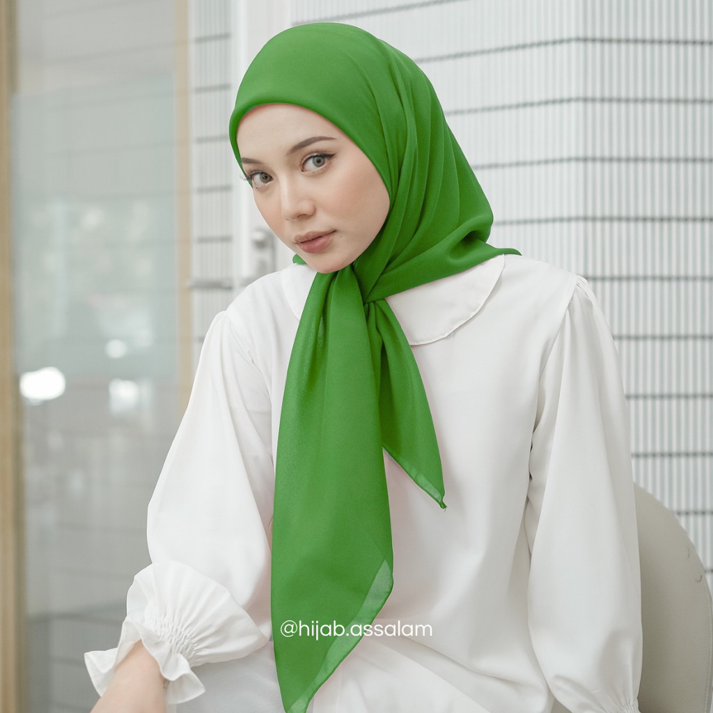 HIJAU TERANG / HIJAU FUJI - Hijab Pollycotton Hijab Square ( Hijab Warna Hijau Terang, Hijau Muslima