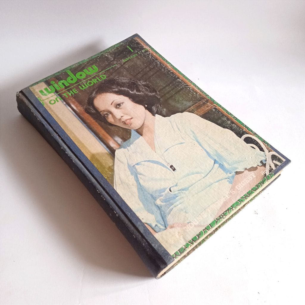 Antik Majalah Lama Indonesia Berbahasa Inggris Bundel Window On The World Ada Artikel Ellya Khadam N