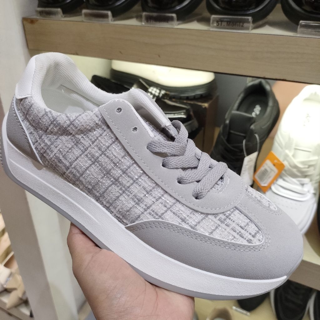 Sepatu Sneakers Wanita St.moritz