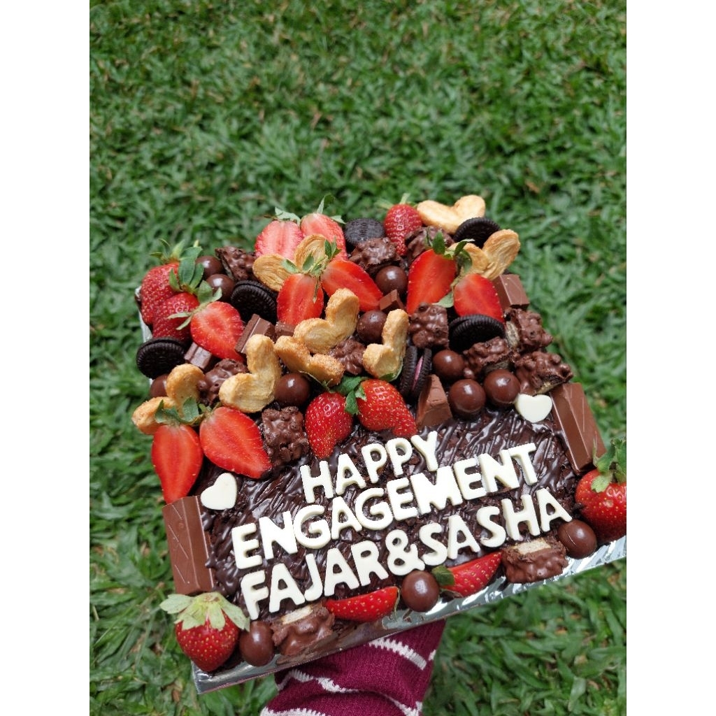 

BROWNIES HIAS 20X20CM DESAIN G