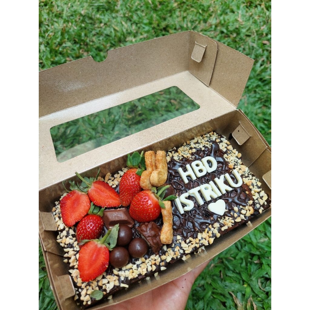 

BROWNIES HIAS 20X10CM DESAIN B