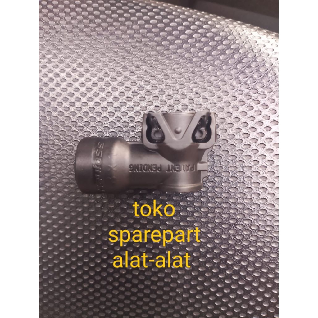 32624NA00C Elbow Nipple Sparepart UD QUESTER CWE 280 370