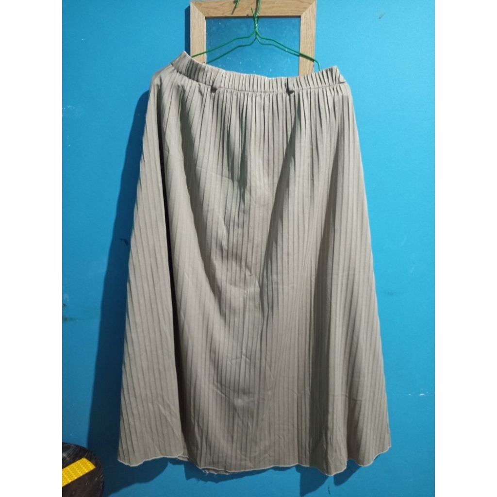 preloved rok plisket tipis coksu