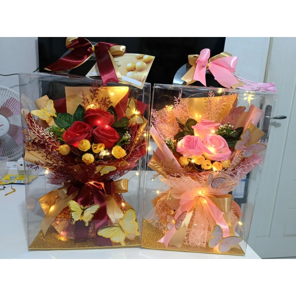 

BUKET BOX / BUKET LAMPU / BUKET VALENTINE / BUKET ANNIVERSARY / BUKET BATAM / BUKET WISUDA / BUKET ULTAH / KADO ULTAH / HAMPERS / BUNGA / KADO ULTAH