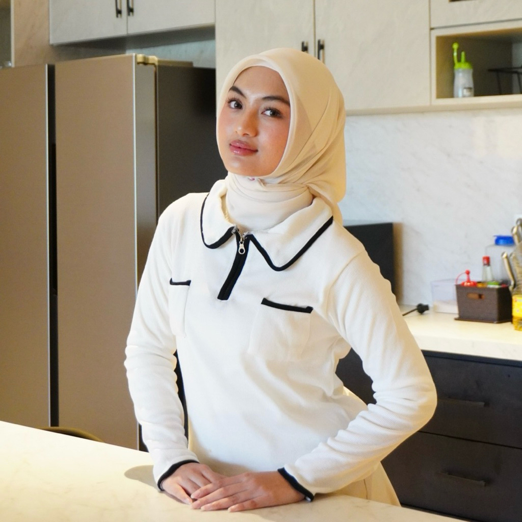 Kova the Label - Linea Zip Top - Baju Knit Rajut Wanita