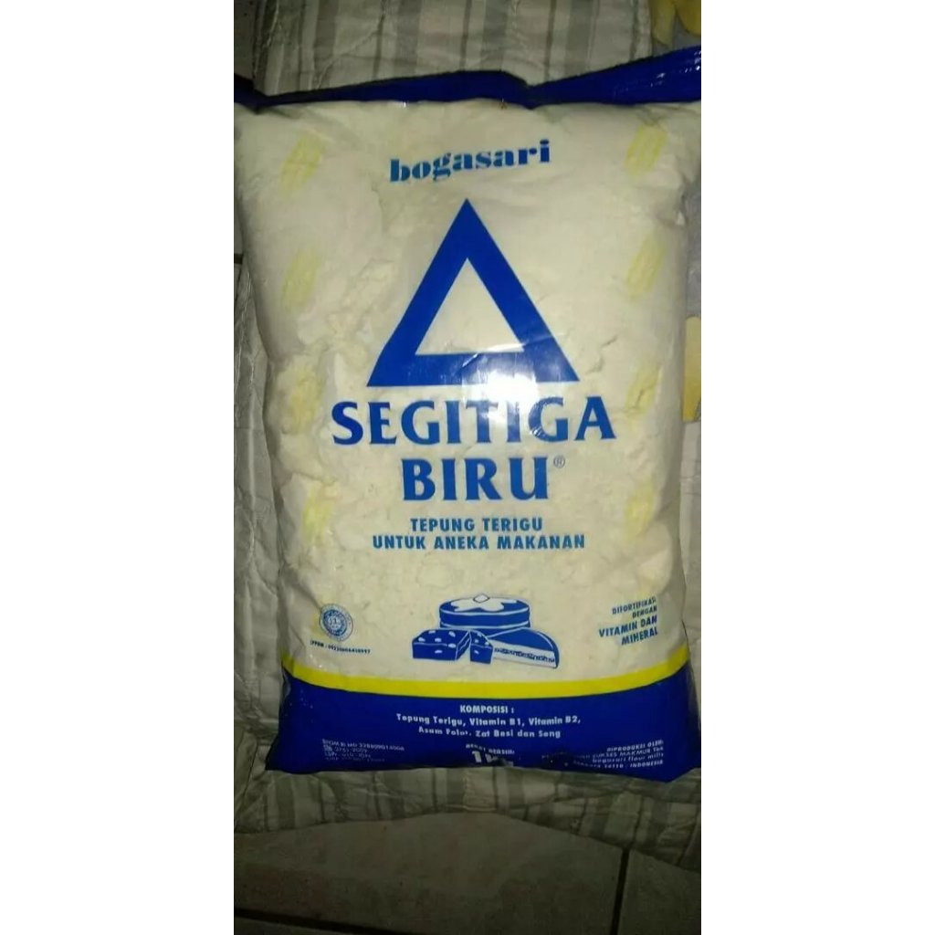 

Tepung Bogasari 1 Kg / Bogasari Segitiga Biru