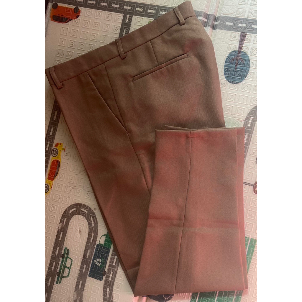 celana warna khaki pria dewasa slimfit