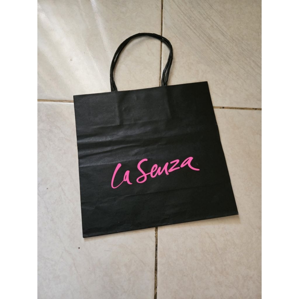 

Paperbag La Senza Kecil