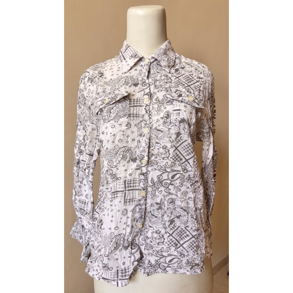 PRELOVED AMARY Kemeja Putih Motif Patchwork Paisley Lengan Panjang