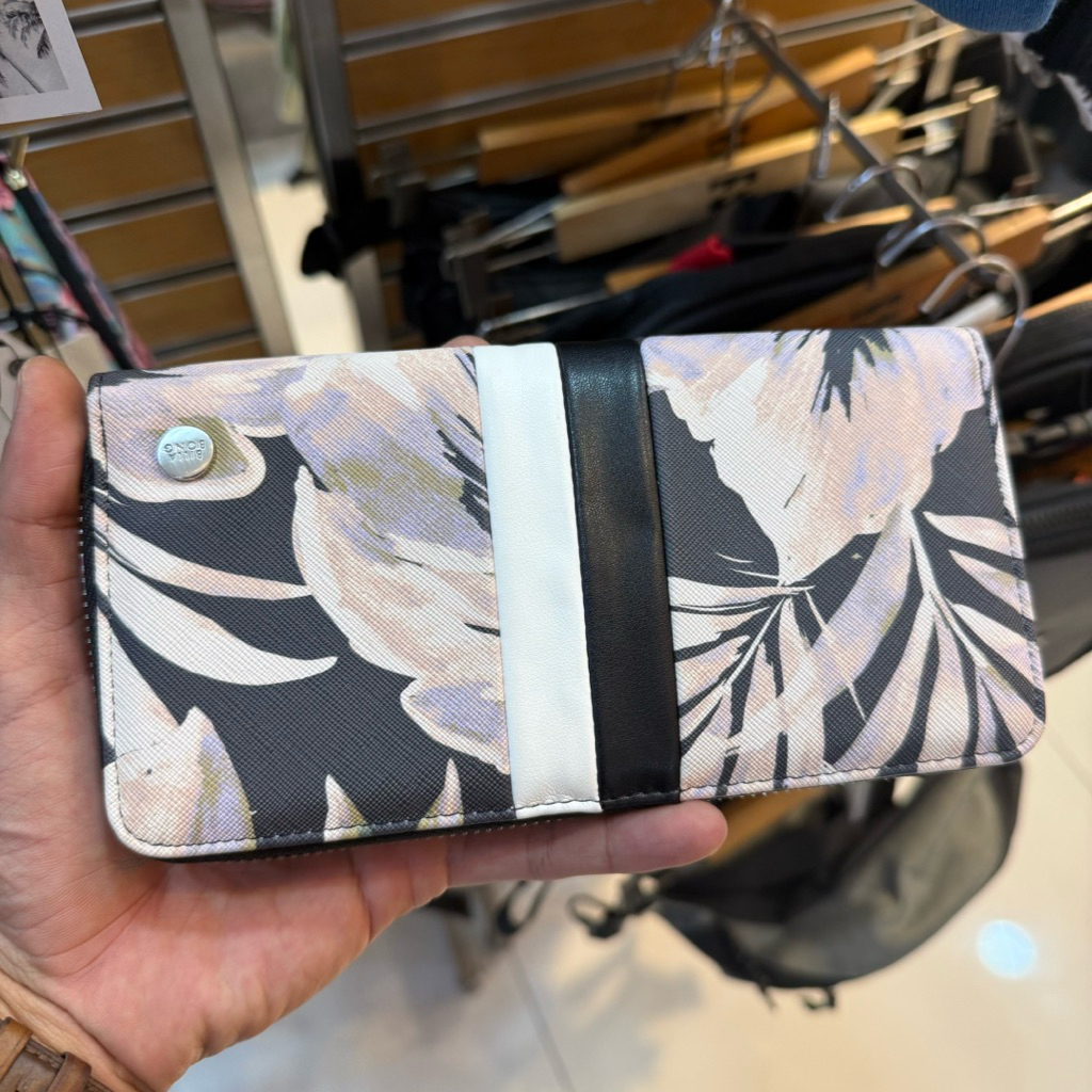 dompet wanita billabong original zip around blak floral wallet new