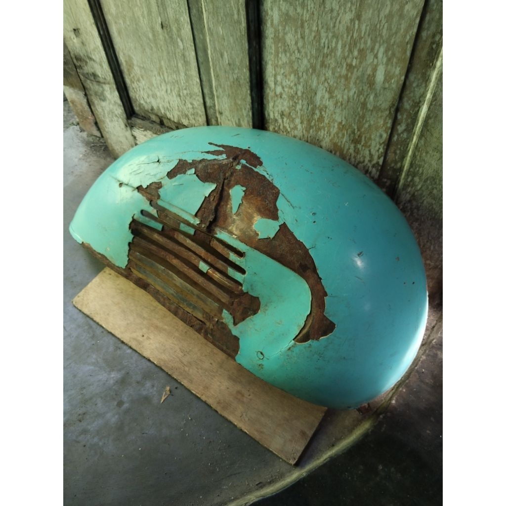 TEPONG KANAN REPRO / IMITASI VESPA VBB TEPONG VBB IMITASI KONDISI BAHAN (MINUS)