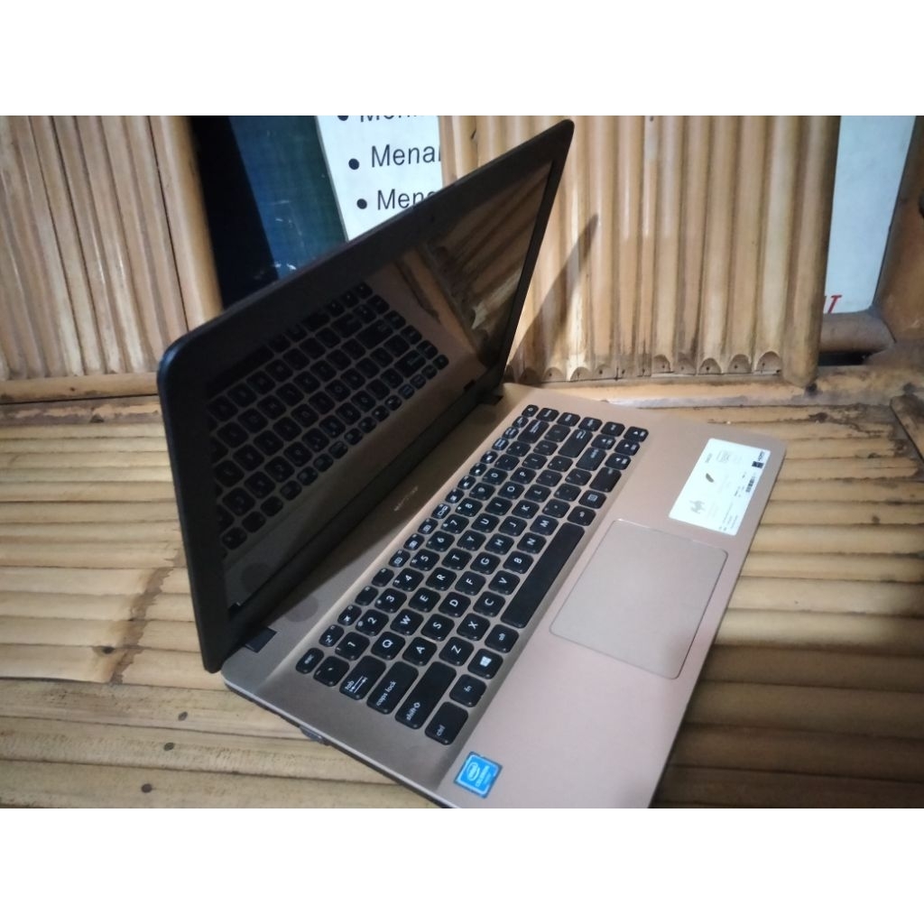 Asus vivobook X441M/intel N4020/RAM4GB DDR4/ssd128gb/14inch siap pake