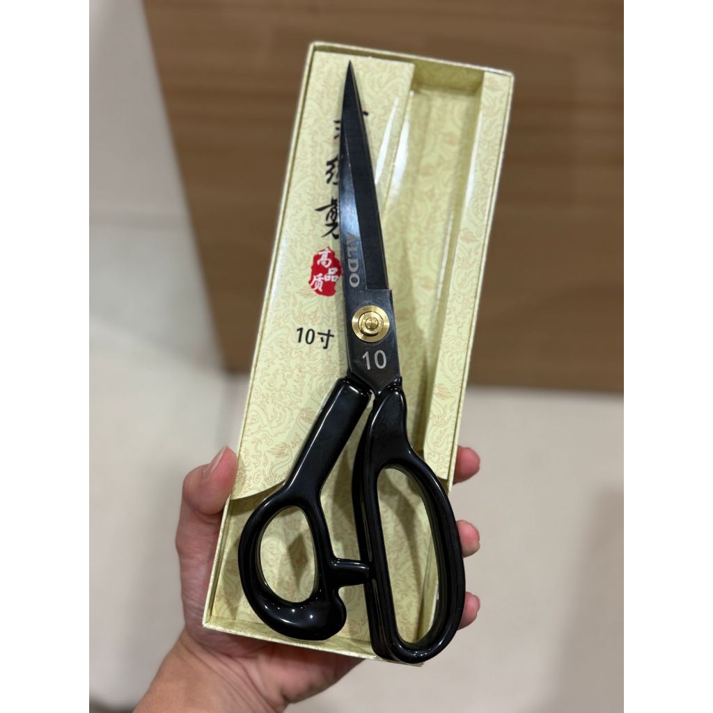 

Gunting Kain Baja Merk ALDO 10" & 11" / Gunting Potong Bahan Kain Konveksi Garment Perlengkapan Jahit / Gunting Tajam Serbaguna Multifungsi / Gunting Jahit Super Tajam