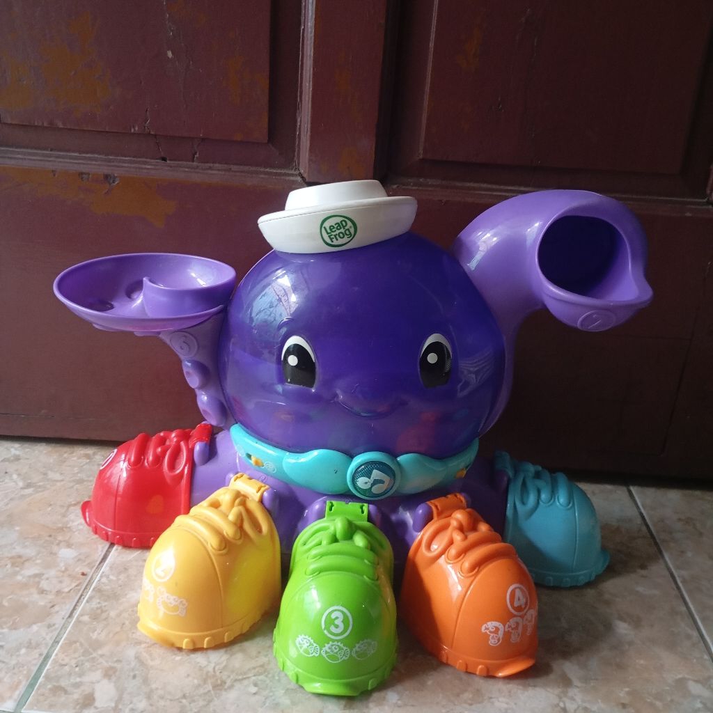 Leapfrog Peek a Shoe Talking Octopus