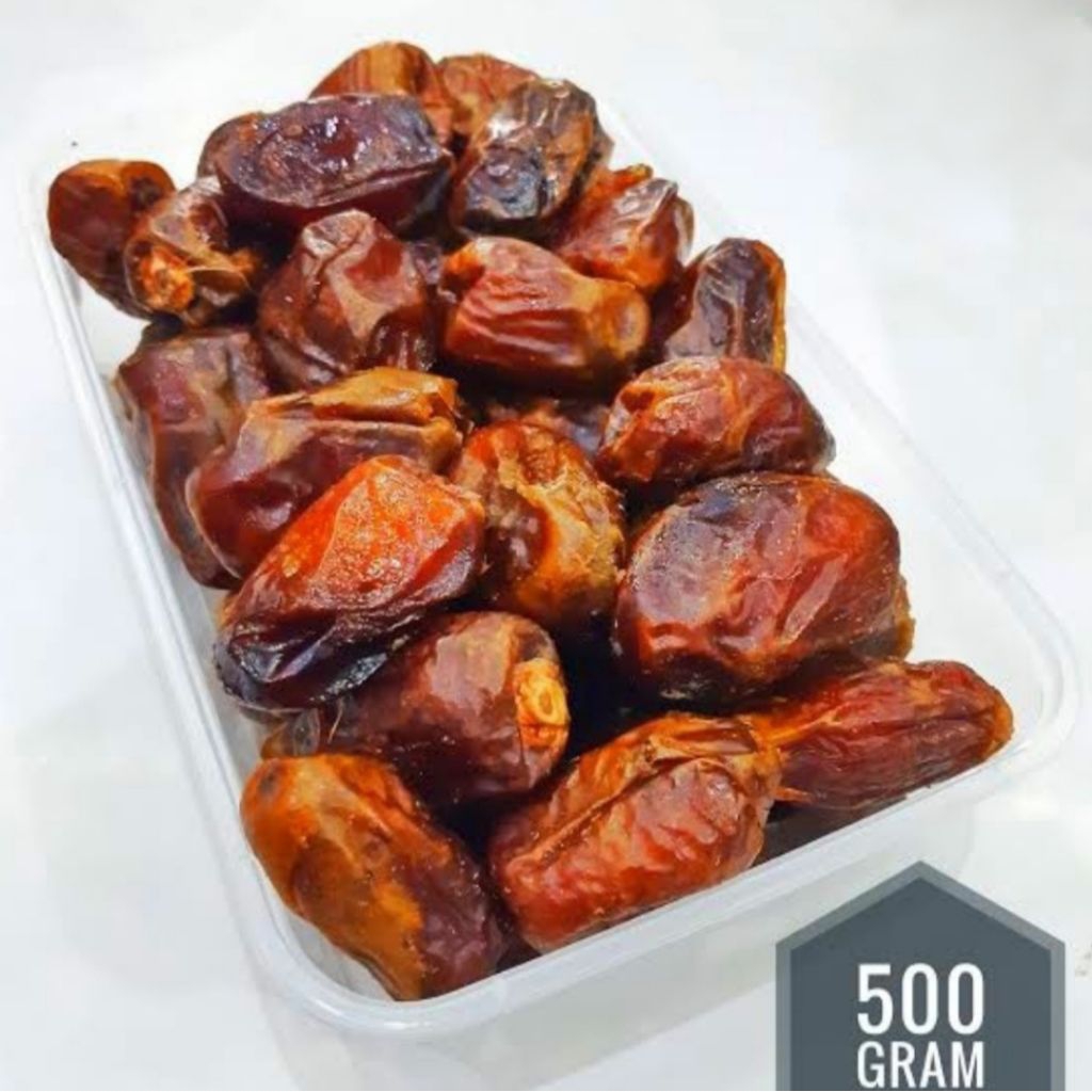 

Kurma Mesir Premium 500gr , Kurma Basah Organik 500 gram Super Premium Lembut