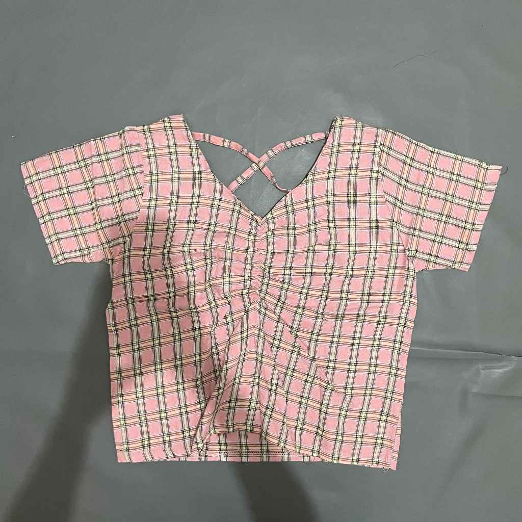 DEWASA A202 (NO BRAND, PRELOVED) Baju Atasan Crop Top Blouse Tangan Lengan Pendek Leher V Neck Pungg