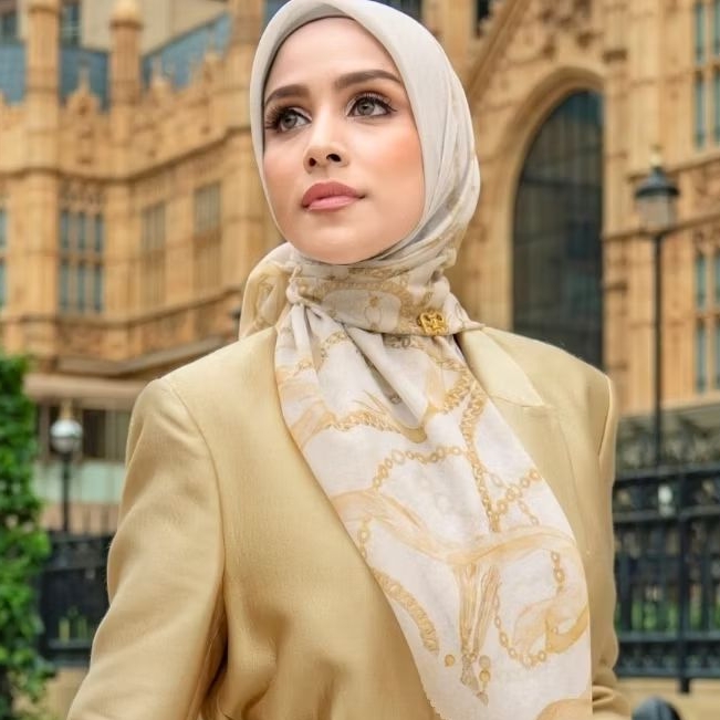 Signature Chain Chantilly Buttonscarves Size Reguler dan XL