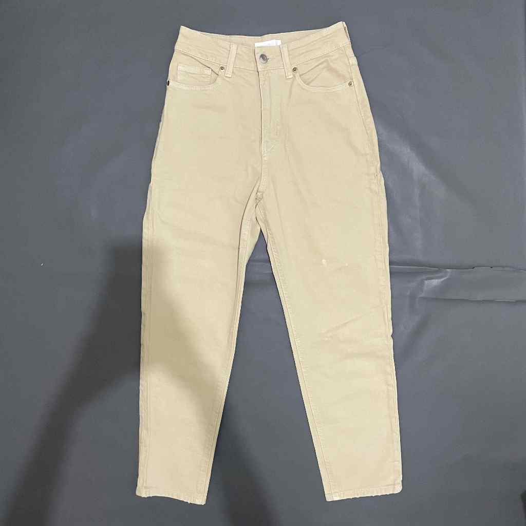 DEWASA B105 (HNM ORI, PRELOVED) Celana Panjang Jeans Boyfriend Highwaist Semi Skinny Bawahan Krem Po