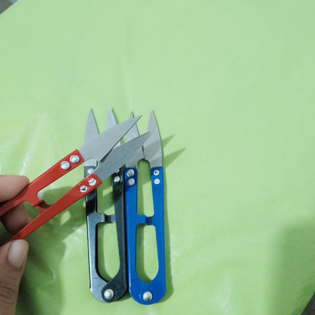 

gunting benang/ gunting cekris kecil dan besar
