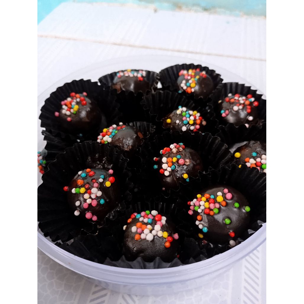 

BOLA COKLAT KUE MANIS CEMILAN KADO